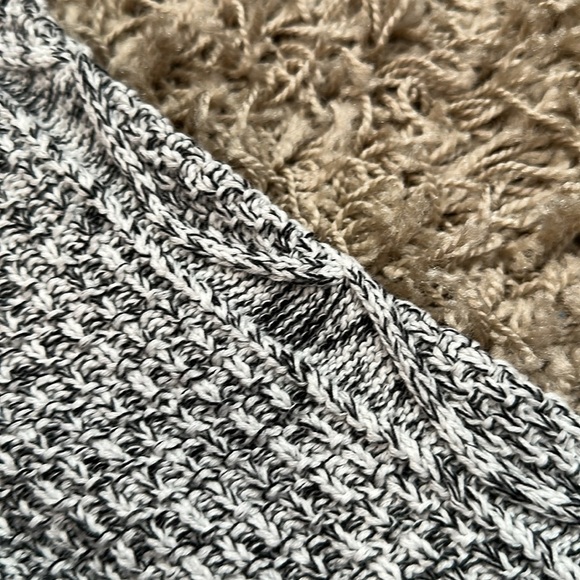 Gap Women’s Black and White Turtleneck Knit Long Sleeve Sweater Size xsmall - Picture 7 of 10